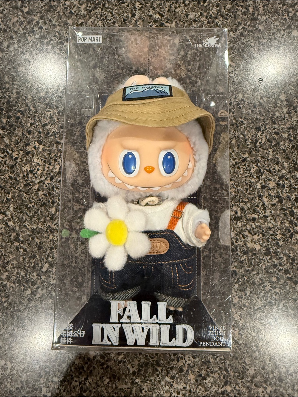 POP MART - The Monsters (Labubu)
- Fall In Wild Vinyl Plush Doll
Pendant - Picture 3 of 4